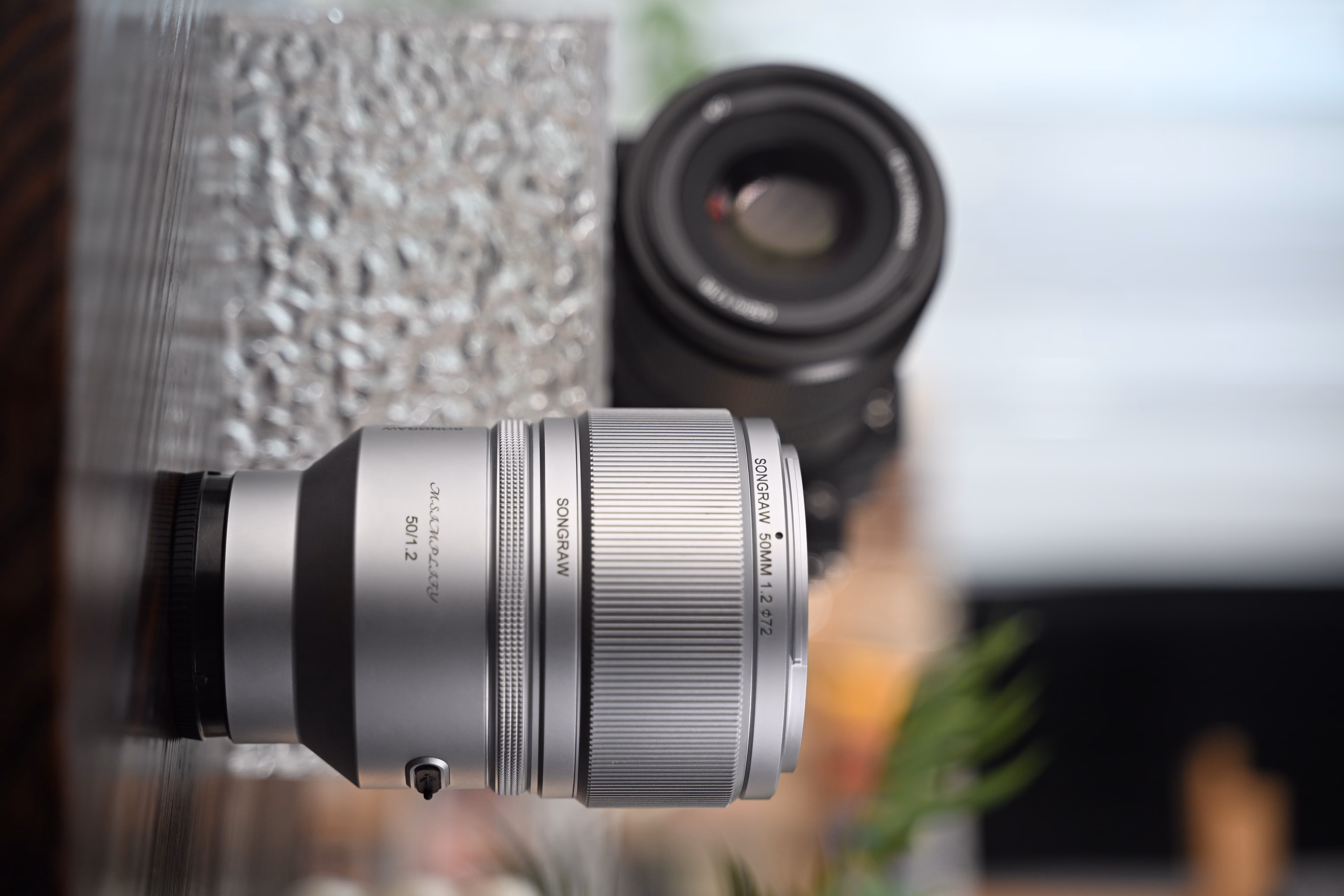 Đánh Giá Chi Tiết Ống Kính SongRaw M-Simplify 50mm F1.2 AF Titanium: "Quái Vật" Xóa Phông Mới Cho Hệ Máy Full-Frame